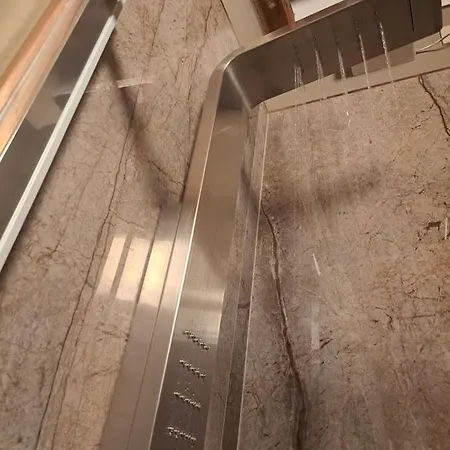 Centro Storico, Centralissimo Luxury Smeraldo Doccia Idromassaggio , Cesto Con Piccola Colazione * رافيننا