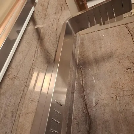 شقة Centro Storico, Centralissimo Luxury Smeraldo Doccia Idromassaggio , Cesto Con Piccola Colazione رافيننا