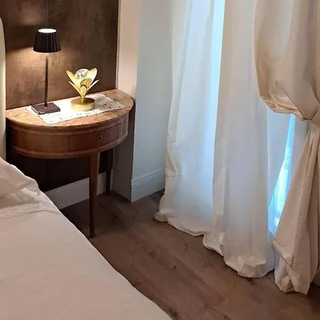 Centro Storico Luxury Smeraldo Suite: Historic Elegance With Hydromassage Apartment *