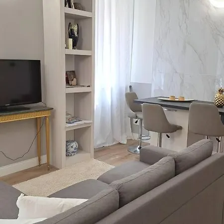 Centro Storico Luxury Smeraldo Suite: Historic Elegance With Hydromassage Apartment *