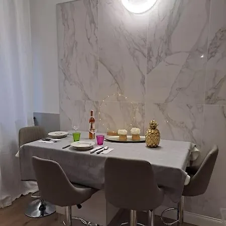 Centro Storico Luxury Smeraldo Suite: Historic Elegance With Hydromassage *