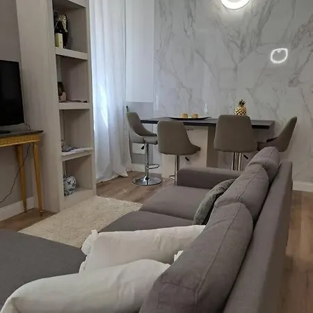 Centro Storico Luxury Smeraldo Suite: Historic Elegance With Hydromassage Apartment