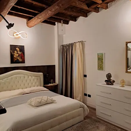 Centro Storico Luxury Smeraldo Suite: Historic Elegance With Hydromassage Apartment *