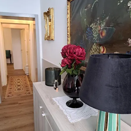 Centro Storico Luxury Smeraldo Suite: Historic Elegance With Hydromassage Apartment *