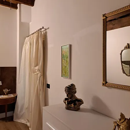 Centro Storico Luxury Smeraldo Suite: Historic Elegance With Hydromassage *